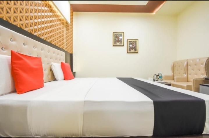 Hotel Ravi Residency Jalandhar Bagian luar foto