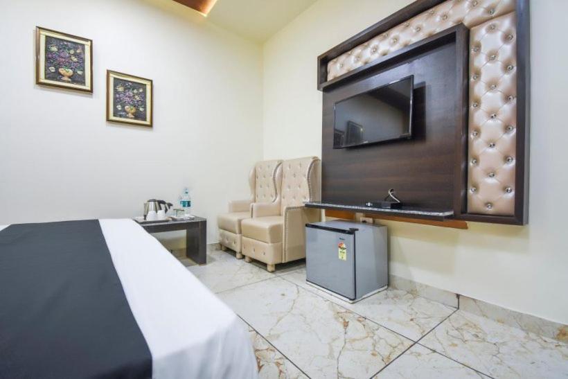 Hotel Ravi Residency Jalandhar Bagian luar foto